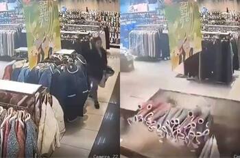 VIDEO | Mujer es tragada por socavón dentro de una tienda en China