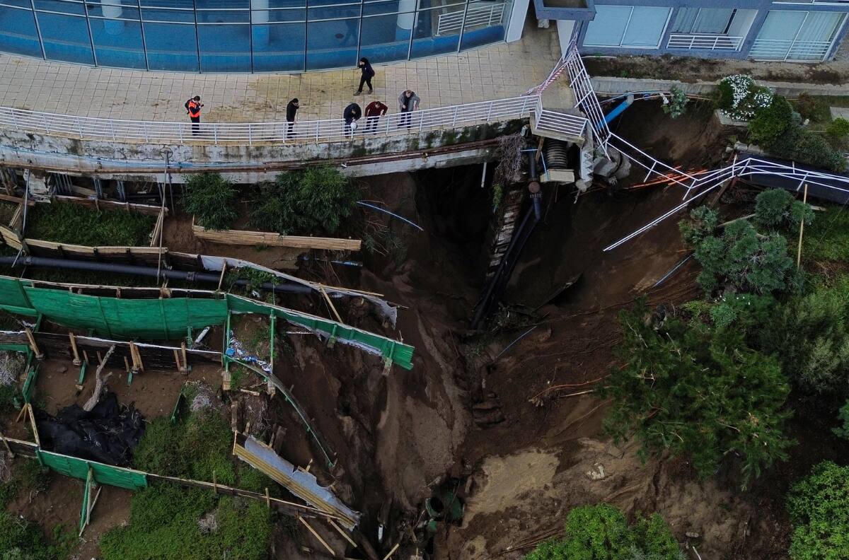 Socavón en Viña del Mar: Administración en alerta ante próximo sistema frontal