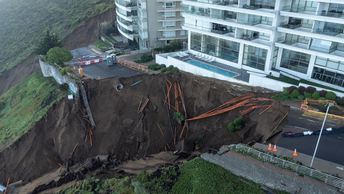 Socavones en Viña del Mar: Lluvia genera nuevos deslizamientos cercanos al Edificio Kandinsy