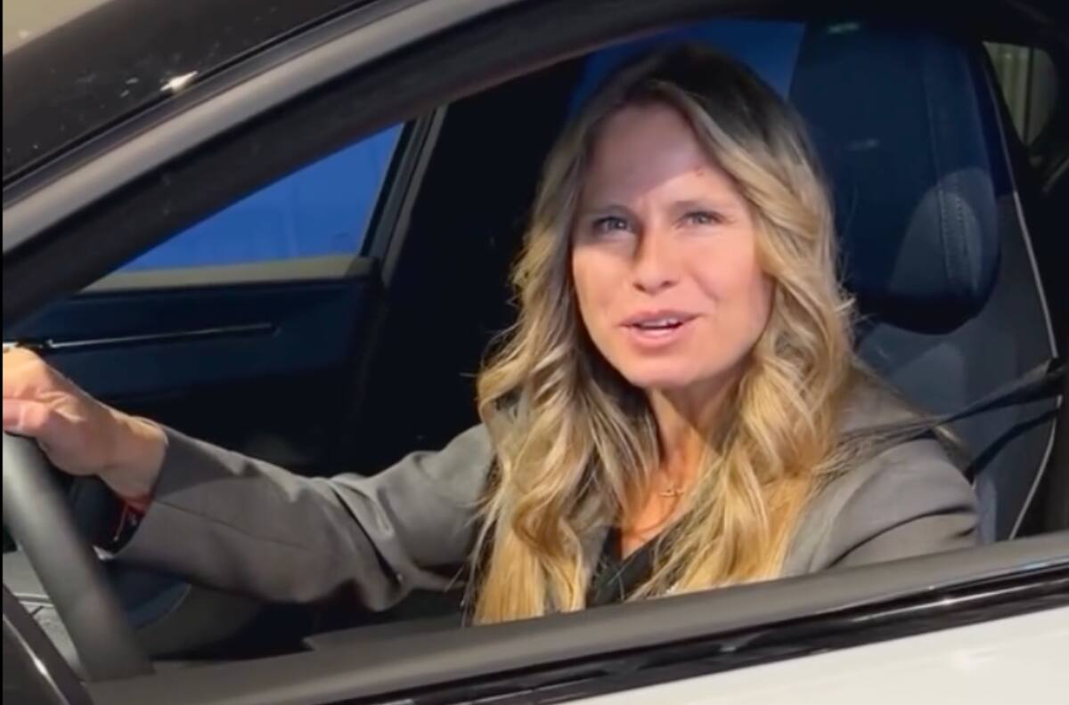 ¿Cuánto cuesta el ecológico Volvo EX30 que conduce Soledad Onetto?