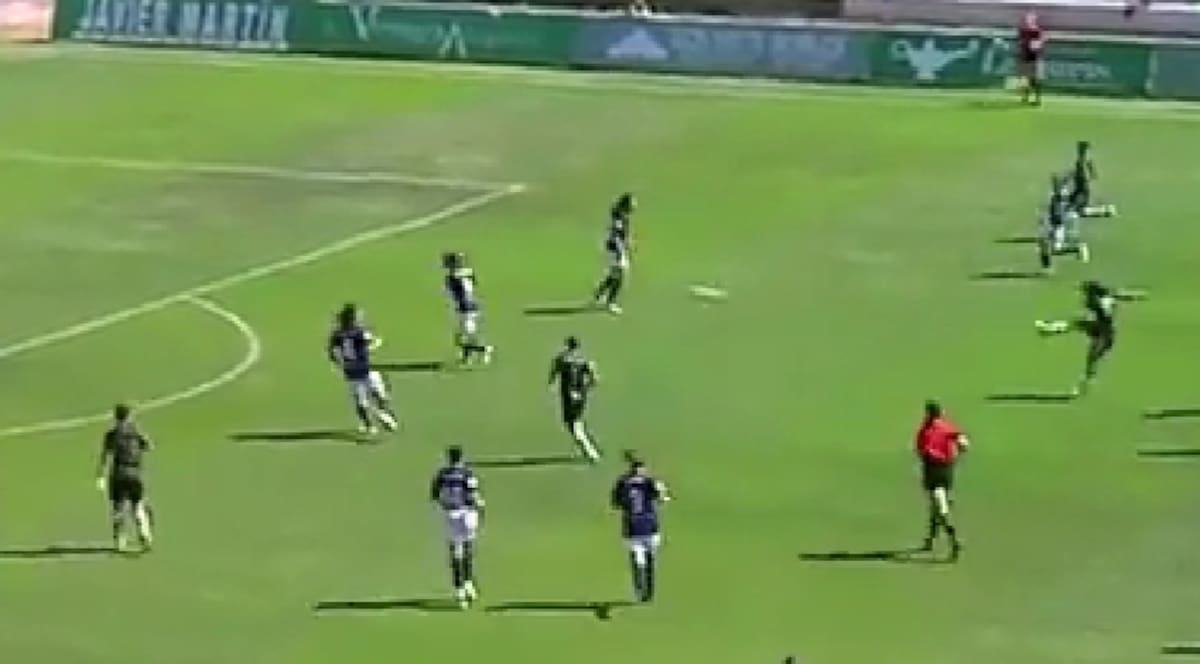 La delantera nacional se despachó con un golazo ante la meta Antonia Canales.