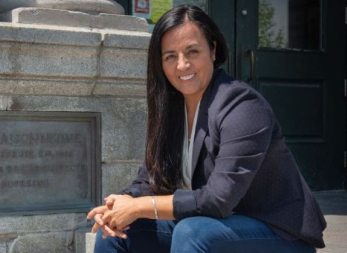 “Estoy aquí no solo representando a Canadá, sino que al chileno exiliado (…) también soy chilena, por eso para mí es tan simbólico poder hacerlo con esas dos identidades”.