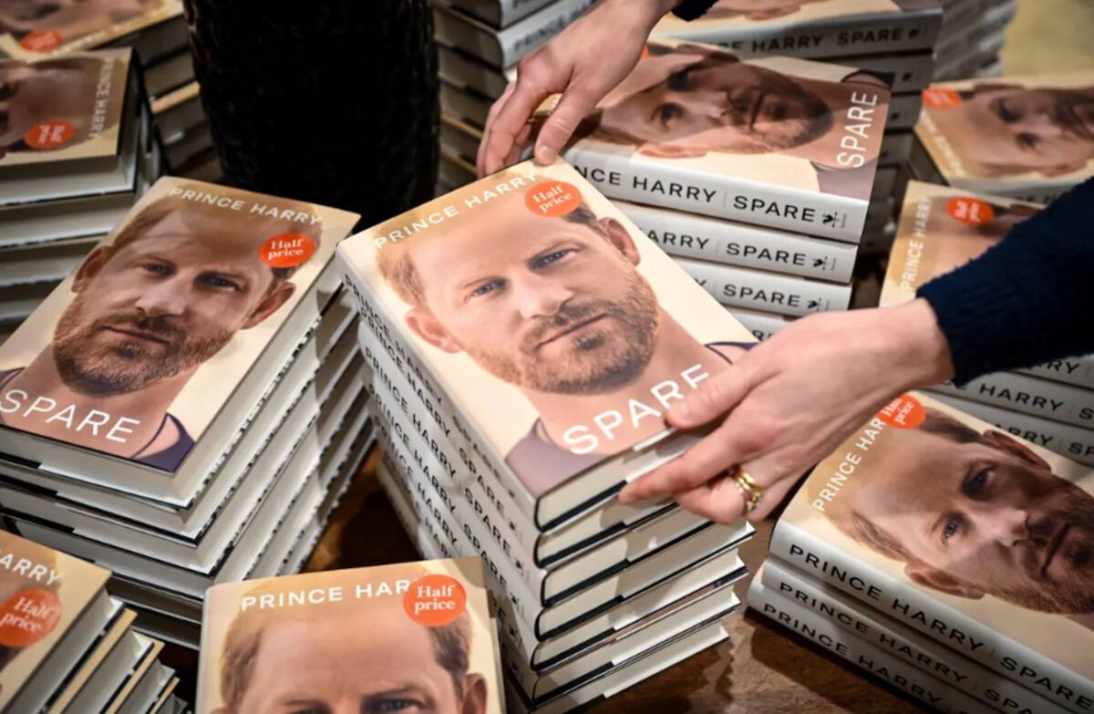 "Spare: En las Sombras" ha vendido más de 3 millones de copias, y tiene el record Guinees cómo "el libro de no ficción que más rápido se ha vendido"