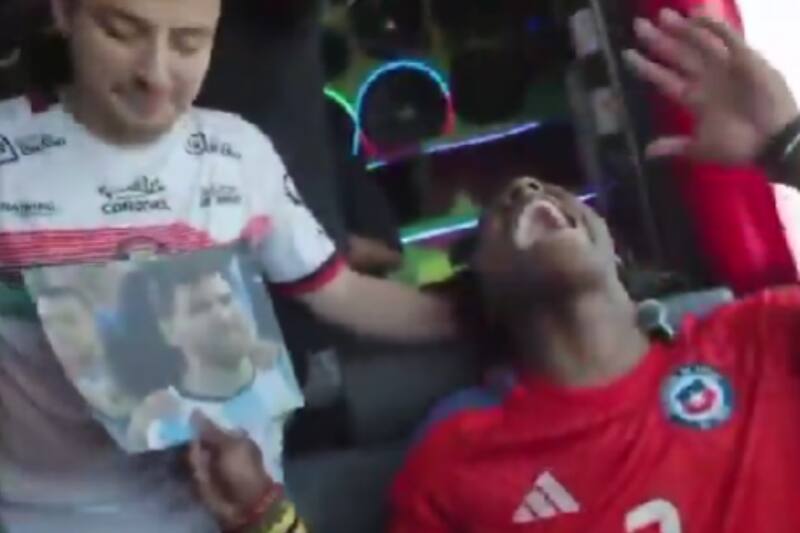 durante su visita a Chile estuvo recorriendo diferentes lugares de Santiago junto a Pollo Castillo.