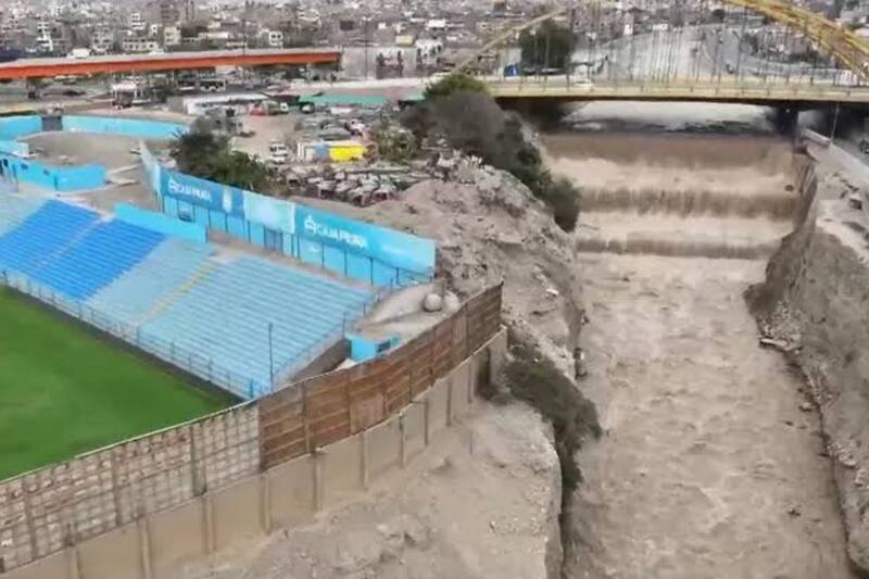 ve peligrar su estadio cada vez que crece el Río Rímac.