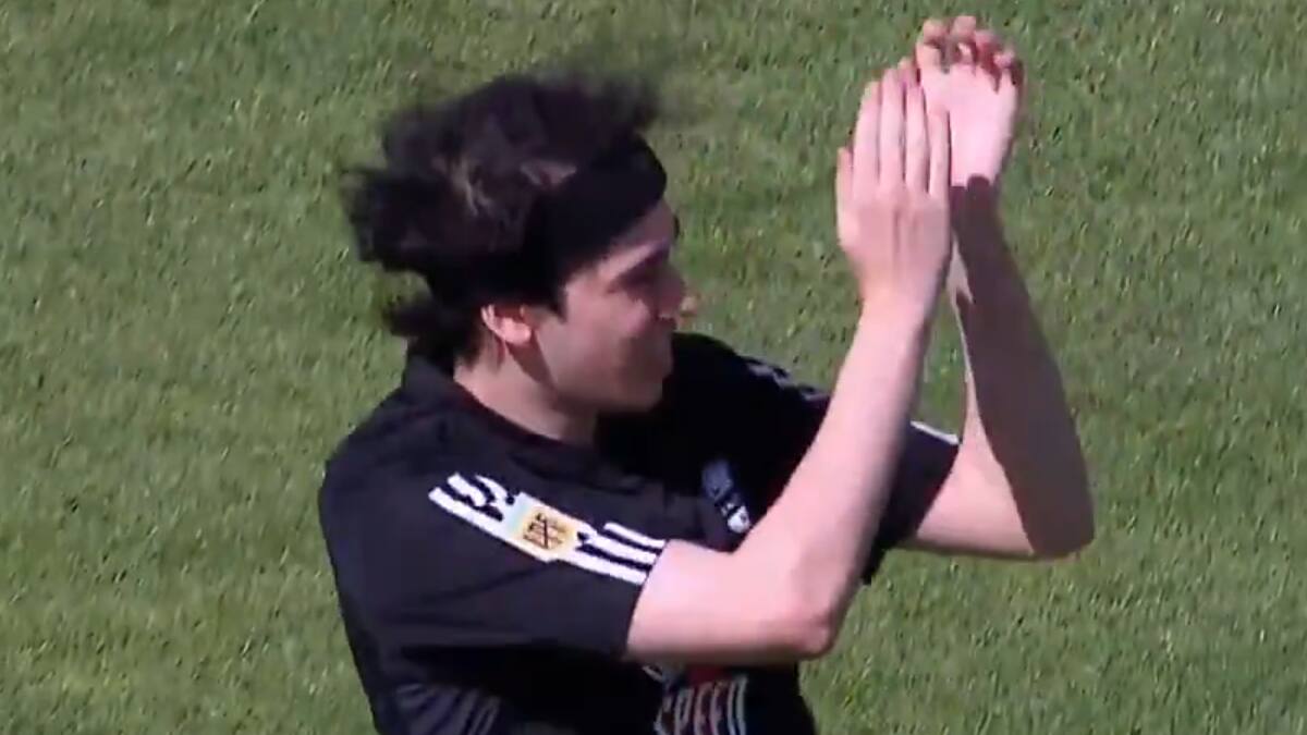 VIDEO | ¿Papelón? Influencer Spreen debutó en el fútbol argentino: ¡jugó un minuto y lo sacaron!