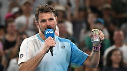 VIDEO | Solo para leyendas: Wawrinka se despidió del Australian Open tomando cerveza en plena cancha