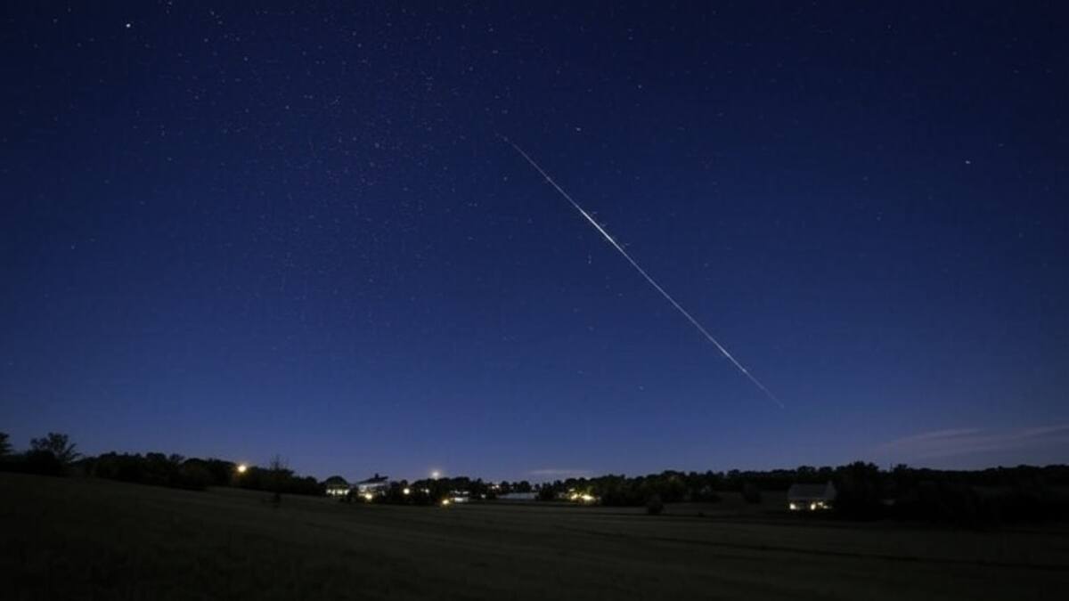 Tren de brillantes estrellas se verá en Chile: revisa cuándo y a qué hora ver los satélites Starlink
