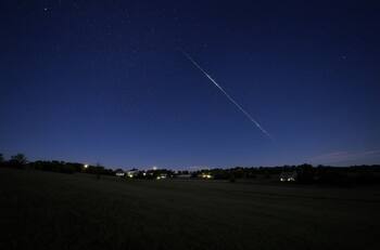 Tren de brillantes estrellas se verá en Chile: revisa cuándo y a qué hora ver los satélites Starlink