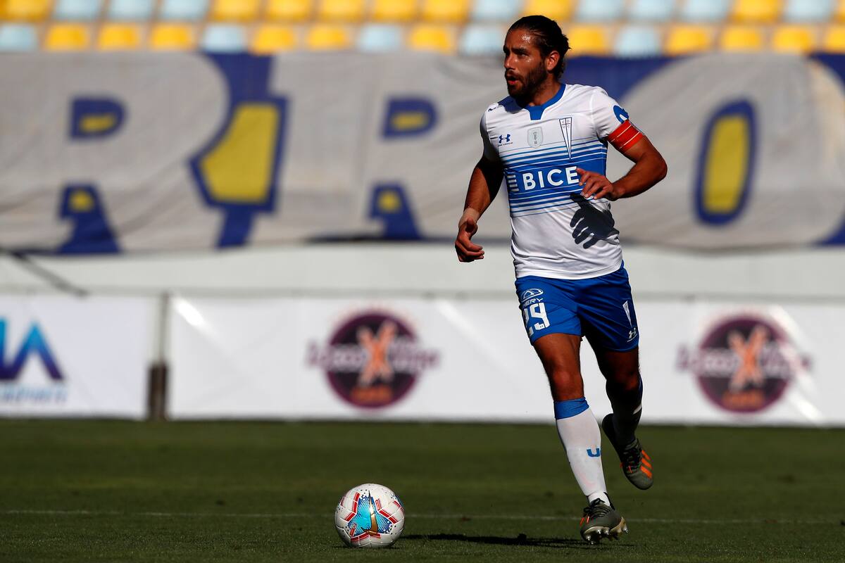 El defensor en su paso por la UC. Foto: Agencia Aton.