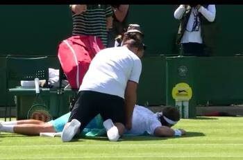 Siguen las sorpresas en Wimbledon: Stefanos Tsitsipas se retiró por lesión