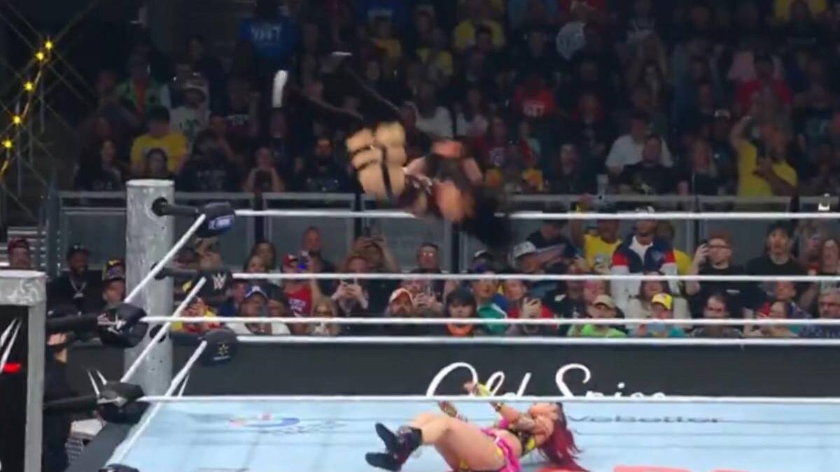 Con acrobática movida: Stephanie Vaquer se coronó campeona mundial de WWE