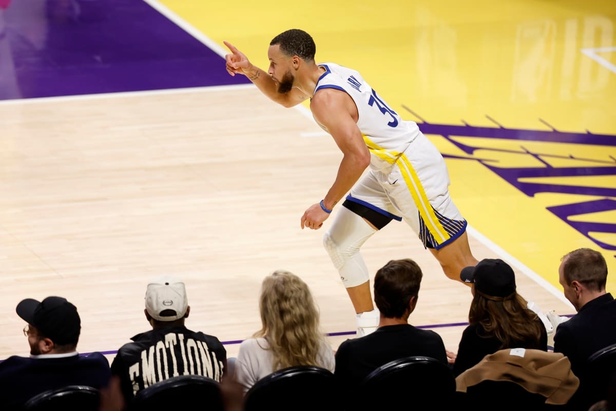 Golden State Warriors define su clasificación a los playoffs contra Los Angeles Clippers. EFE