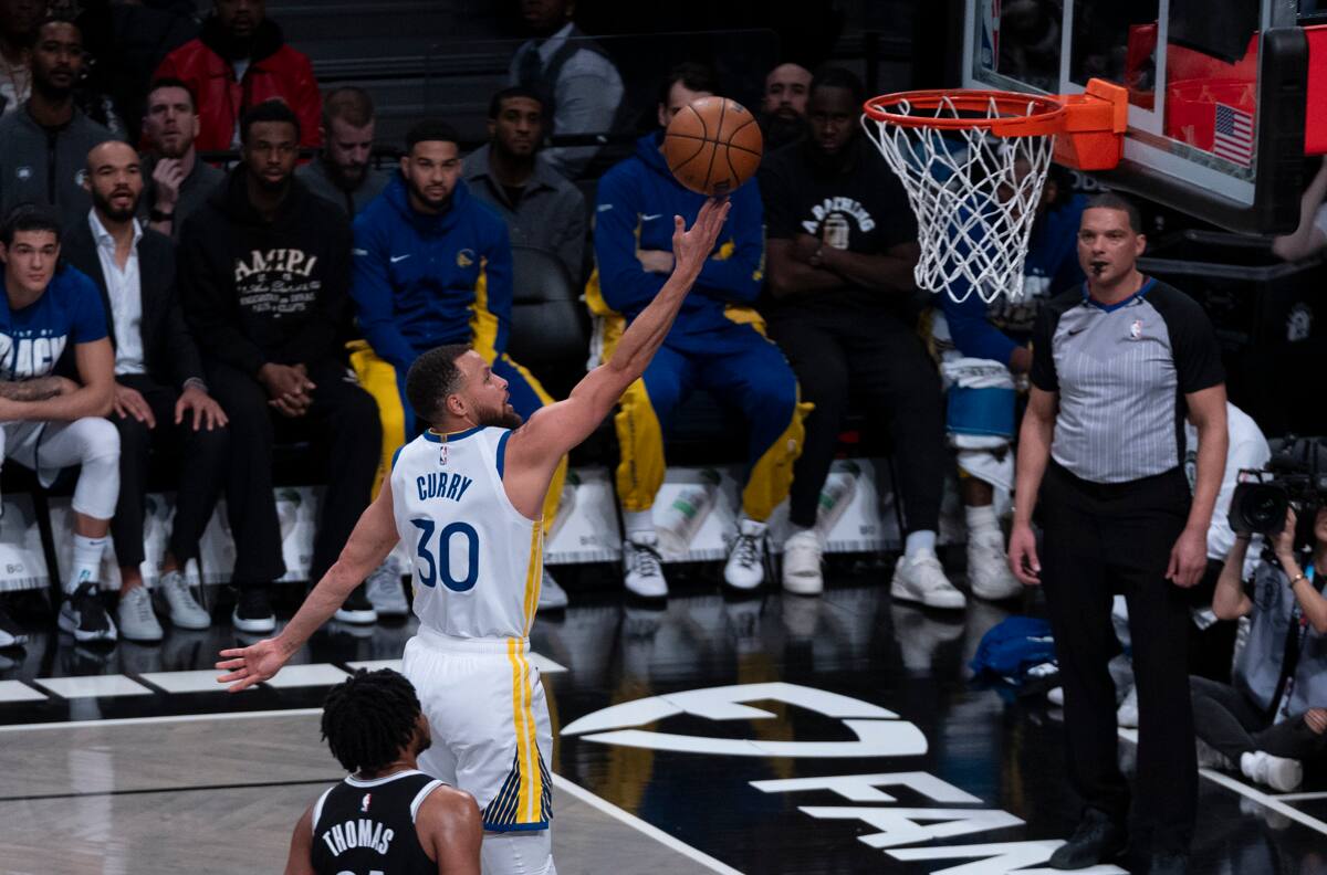 VIDEO | ¡De otro planeta! Stephen Curry se lució en los Golden State Warriors con triple en el último segundo