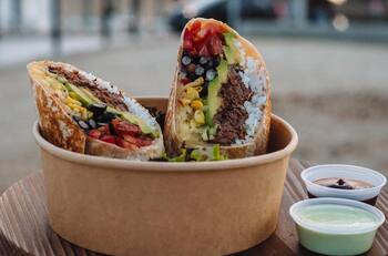 Innovadora cadena de restaurantes confirma millonaria apuesta por Chile: abrirá 11 nuevos locales en el país