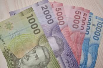 Los chilenos que cumplan solo dos requisitos pueden recibir un bono de $100.000 que paga el Estado