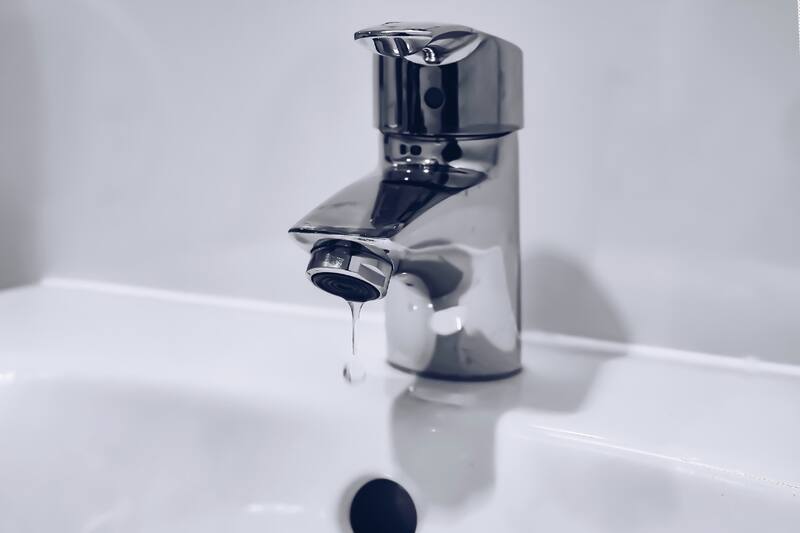 El beneficio busca facilitar el acceso al agua potable a las familias más vulnerables.