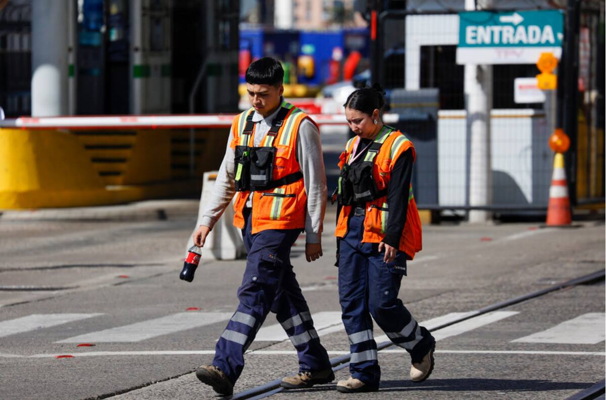 Jóvenes chilenos pueden recibir bono de hasta $678.000: estos son los requisitos que deben cumplir