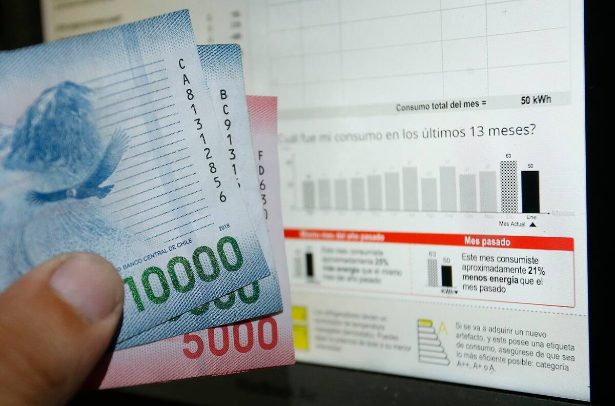 Si cumples con DOS requisitos podrás acceder a un descuento mensual en tu cuenta de la luz
