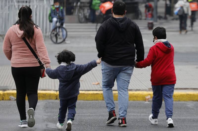 El beneficio entrega $21.243 por cada menor de 18 años.