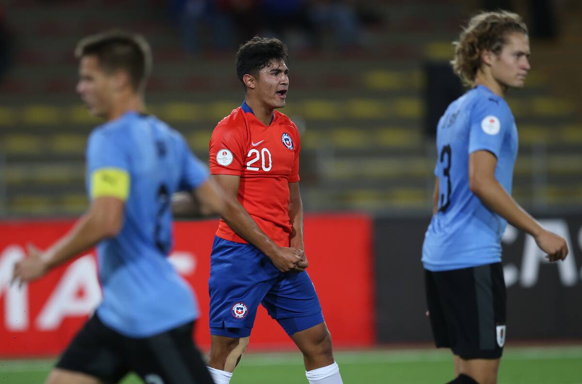 Era la gran promesa del fútbol chileno, se fue a Europa y ahora su club no sabe qué hacer con él