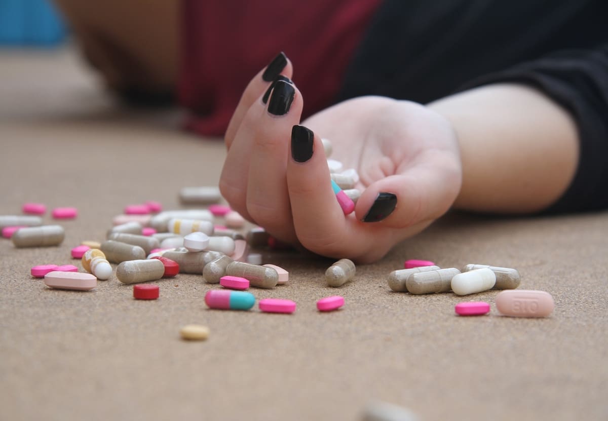 El suicidio es un tema de difícil abordaje, sobre todo por la falta de herramientas que tenemos para gestionar nuesttras propias emociones, Sin embargo, con un genuino deseo de ayudar, ya comenzamos la prevención | Foto: Befunky