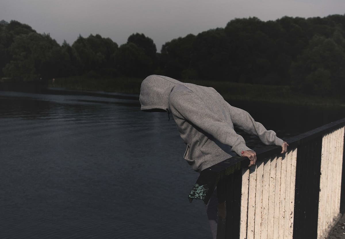 El suicidio es un tema de difícil abordaje, sobre todo por la falta de herramientas que tenemos para gestionar nuesttras propias emociones, Sin embargo, con un genuino deseo de ayudar, ya comenzamos la prevención | Foto: Befunky