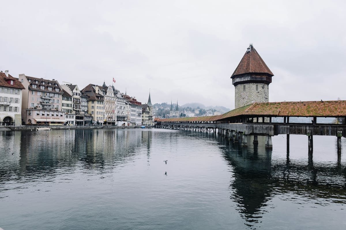 La campaña para limpiar las aguas de Suiza.