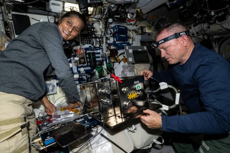 Mientras esperan las indicaciones de la entidad espacial para volver a la Tierra, ambos astronautas han avanzado en varias investigaciones científicas a bordo de la Estación Espacial Internacional.