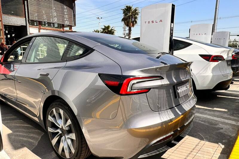 Tesla estrena Superchargers en Chile