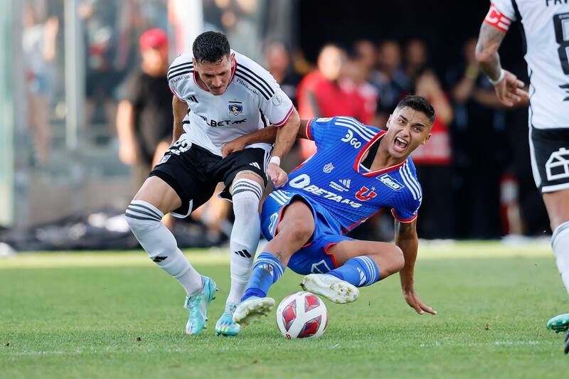 Colo Colo y Universidad de Chile se miden en el Monumental. Agencia Aton.
