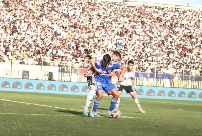 Ramiro González mantuvo tensa discusión con Diego Rivarola. Foto: Reproducción prensa Universidad de Chile.