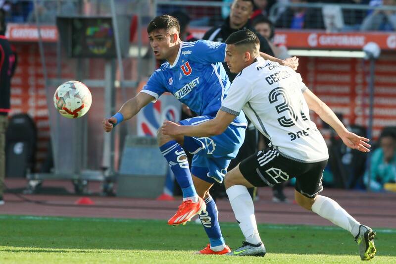 entre la U y Colo Colo en el Estadio Nacional este 2024.
