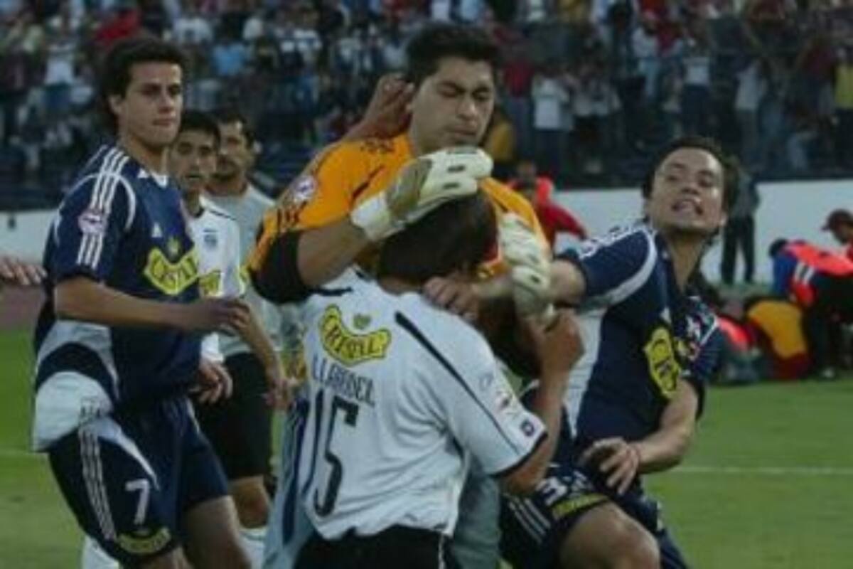 En 2005 se desató una batalla campal entre Colo Colo y Universidad de Chile. Foto: Aton.
