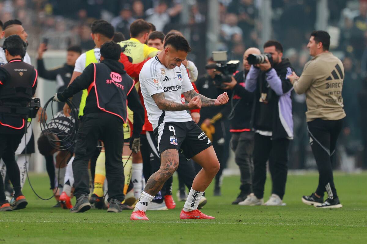 Esto le gritó Javier Correa a Michael Clark después del incidente con el pariente de Víctor Felipe Méndez. Foto: Aton.
