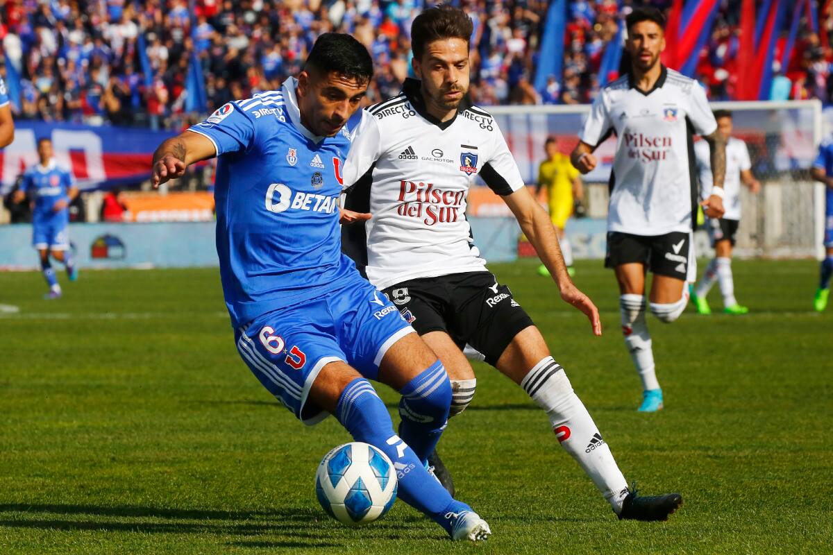 Un Superclásico con escenario atípico: La U y Colo Colo jugaron el año pasado en el Fiscal de Talca. Foto: Agencia Aton.