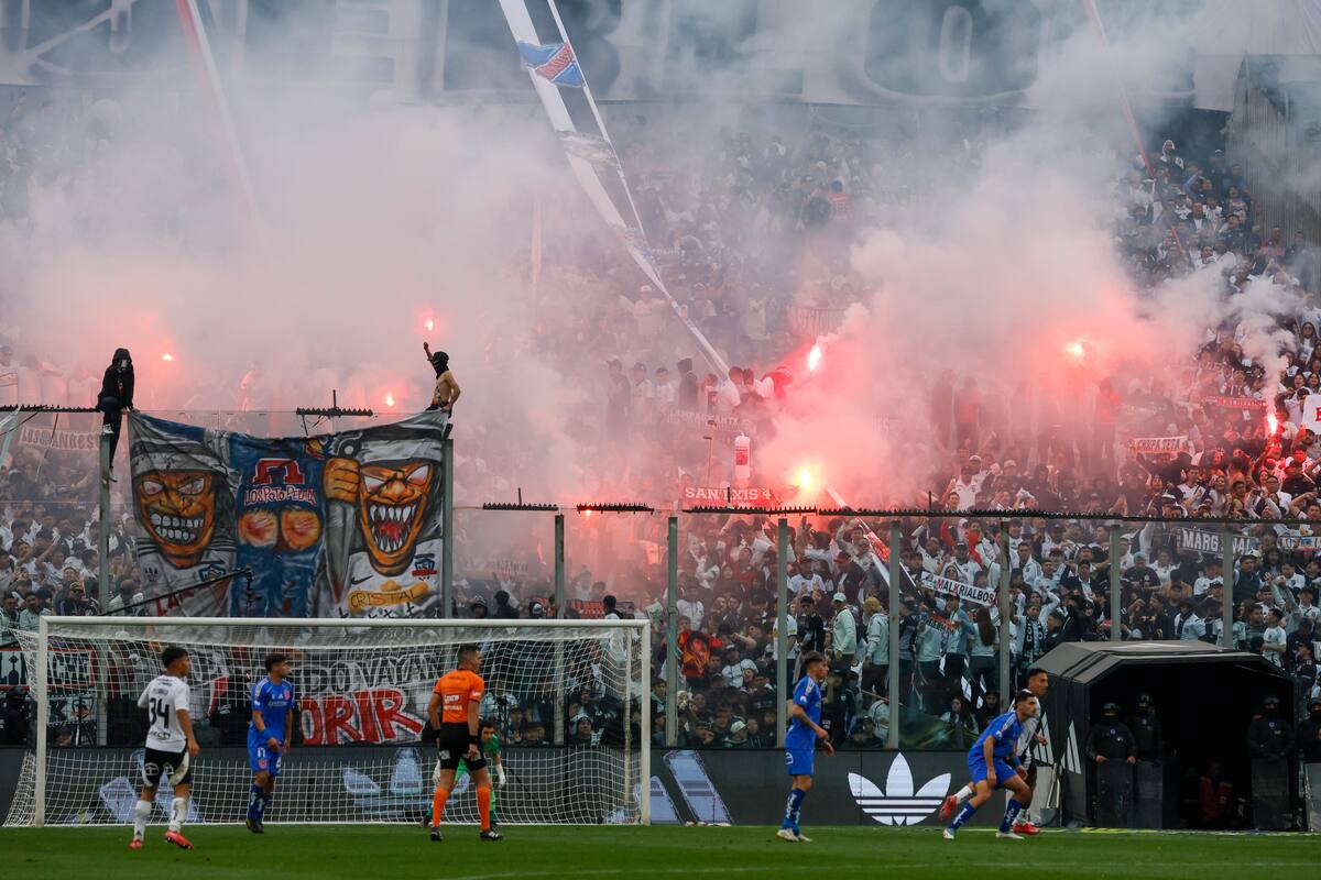 Delegación Presidencial y Carabineros estimaron que el Superclásico debía seguir. El hincha muerto quedó en segundo plano. Foto: Photosport