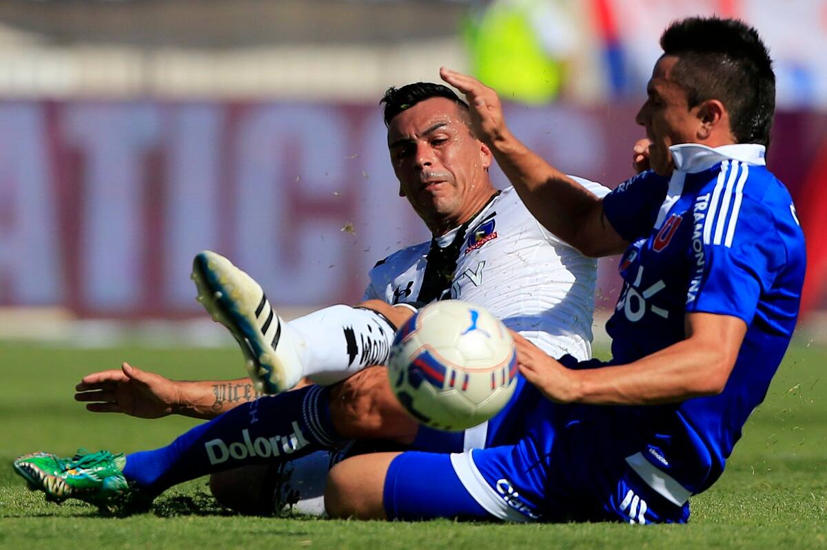 Esteban Paredes vs Gustavo Canales. Agencia Aton