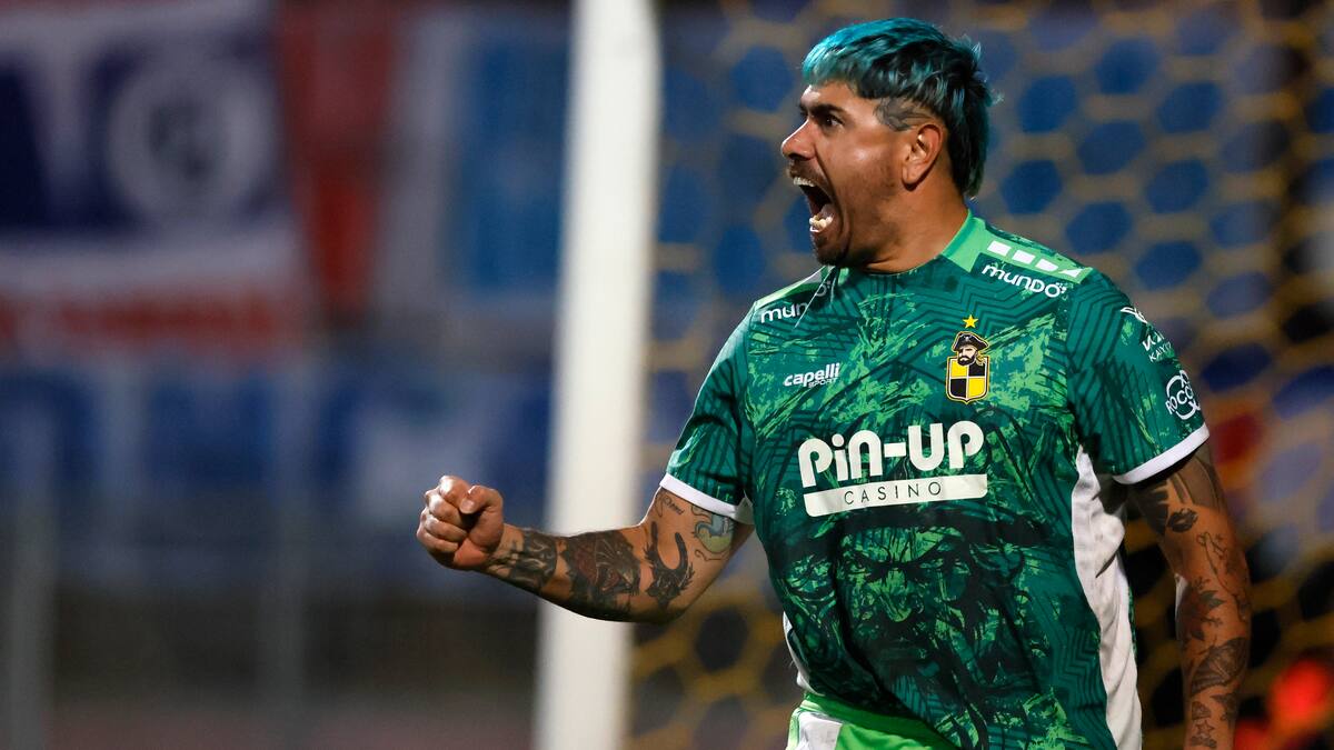 La tanda inolvidable del Mono Sánchez: tapó dos penales sin guantes y provocó la furia de la UC