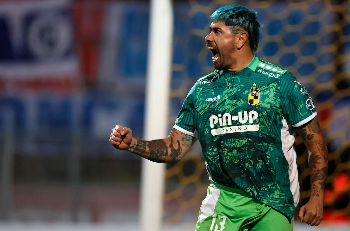 La tanda inolvidable del Mono Sánchez: tapó dos penales sin guantes y provocó la furia de la UC