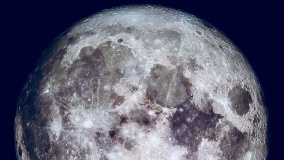 La última Superluna del 2025 se verá este jueves: Profesor José Maza indica la hora exacta para observarla en Chile