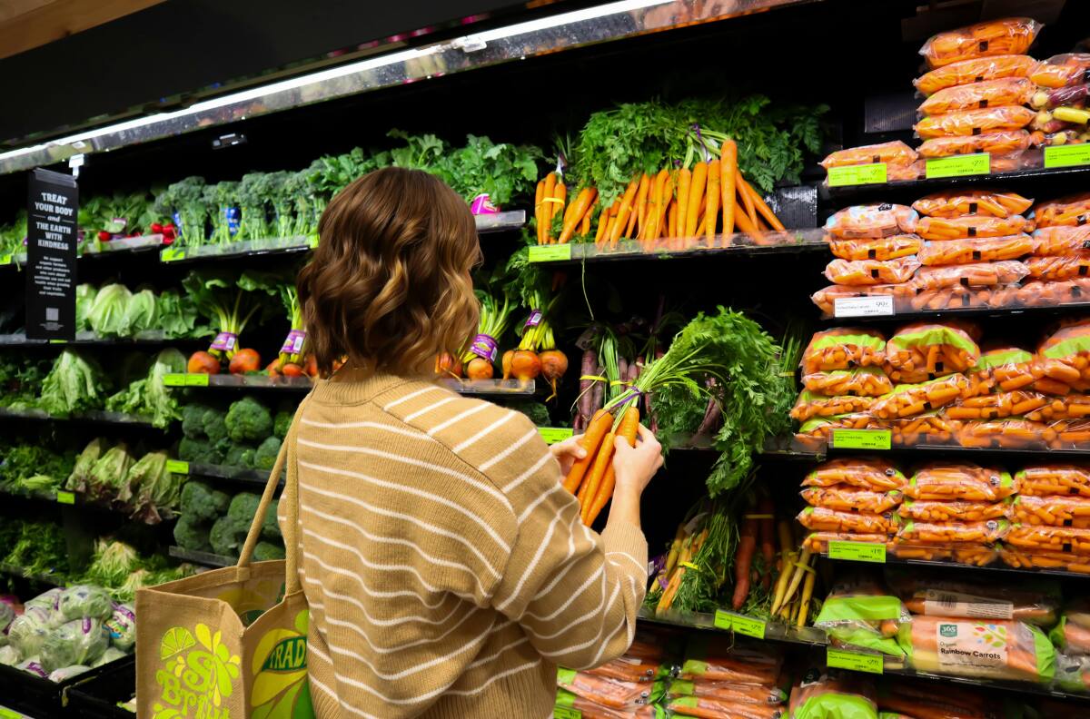 ¿Cerrará locales? Cadena de supermercados anuncia desaceleración en Chile