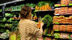 ¿Cerrará locales? Cadena de supermercados anuncia desaceleración en Chile