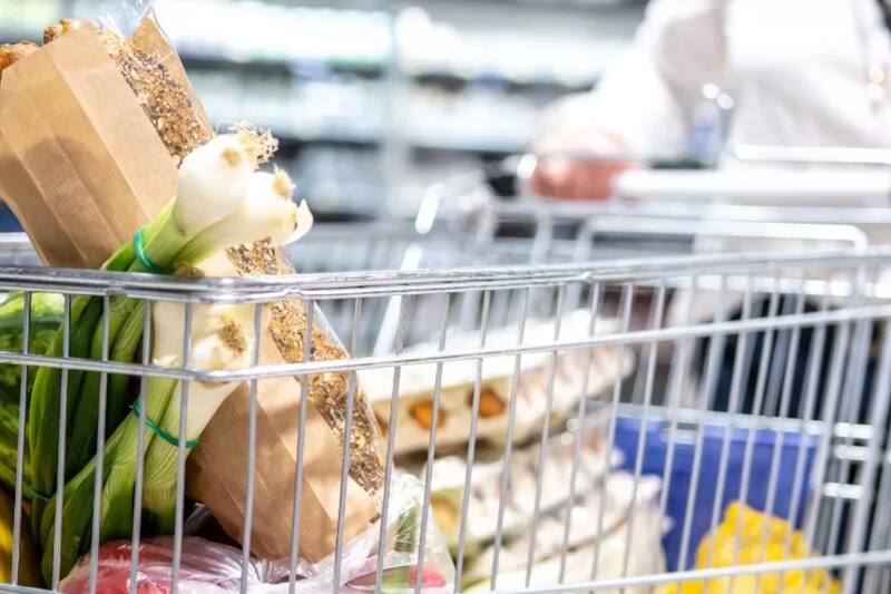 A pesar de ser considerado feriado irrenunciable, algunos supermercados sí estarán atendiendo este domingo.