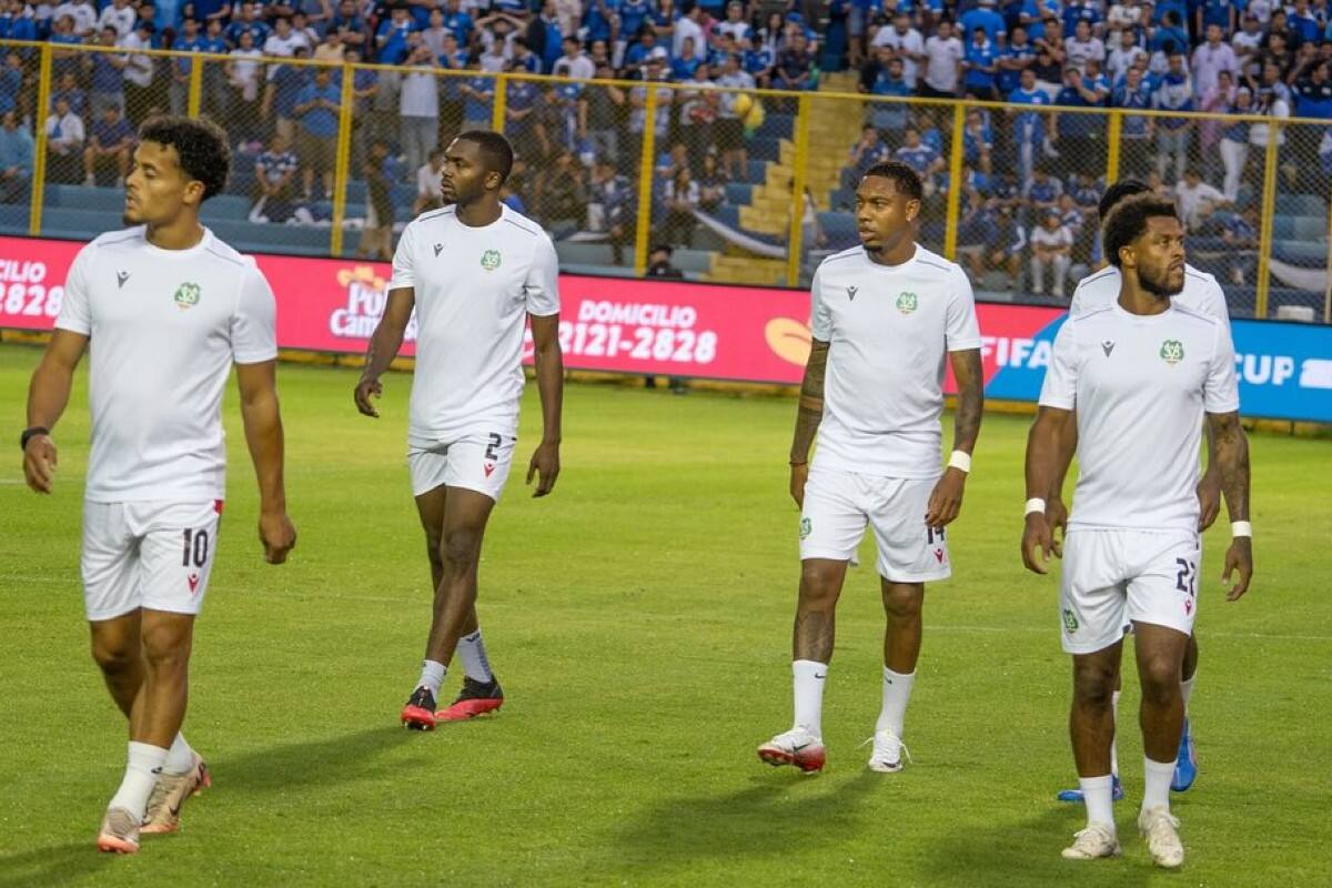 y la posibilidad de clasificar al primer mundial de su historia. Foto: Instagram Selección de Surinam.