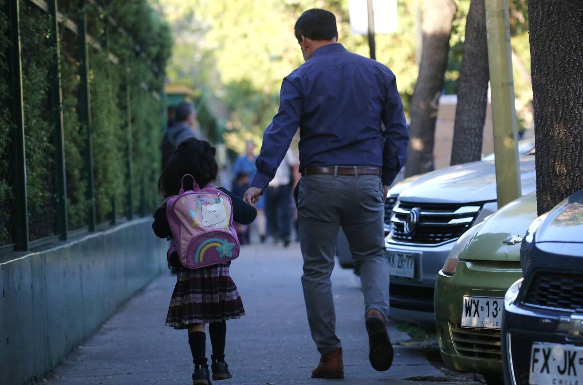 Suspenden clases en Puerto Varas tras paso de devastador tornado de categoría uno
