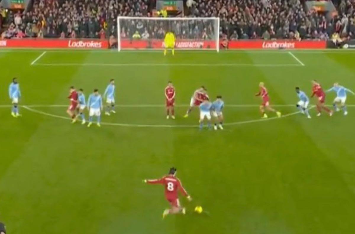 VIDEO | Locura: el increíble efecto en el gol de tiro libre de Szoboszlai contra el Machester City