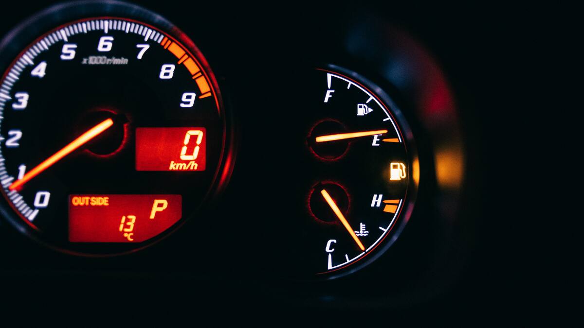 No es lo que pensabas: Esto significa la letra E en el medidor de bencina de tu auto
