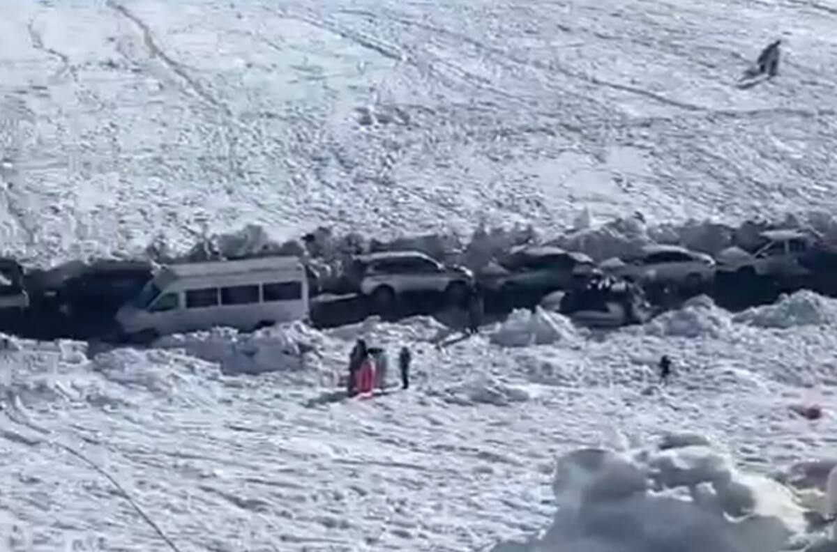 VIDEO | Más de una veintena de autos quedaron atascados en Cajón del Maipo por taco kilométrico