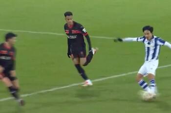 ¡Cuesta arriba! El Midtjylland de Darío Osorio lo pierde con este golazo de Takefusa Kubo